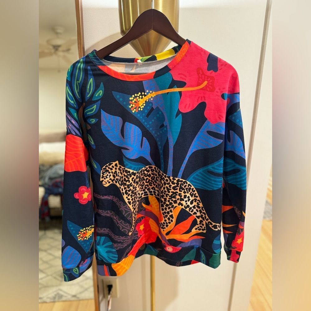 Vibrant Cheetah Sweatshirt, size M